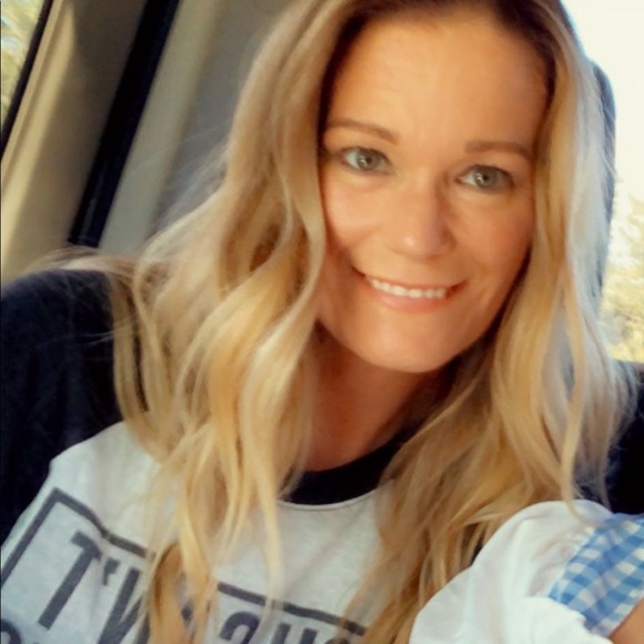 Meet your Posher, Christa - Picture 3 of 10